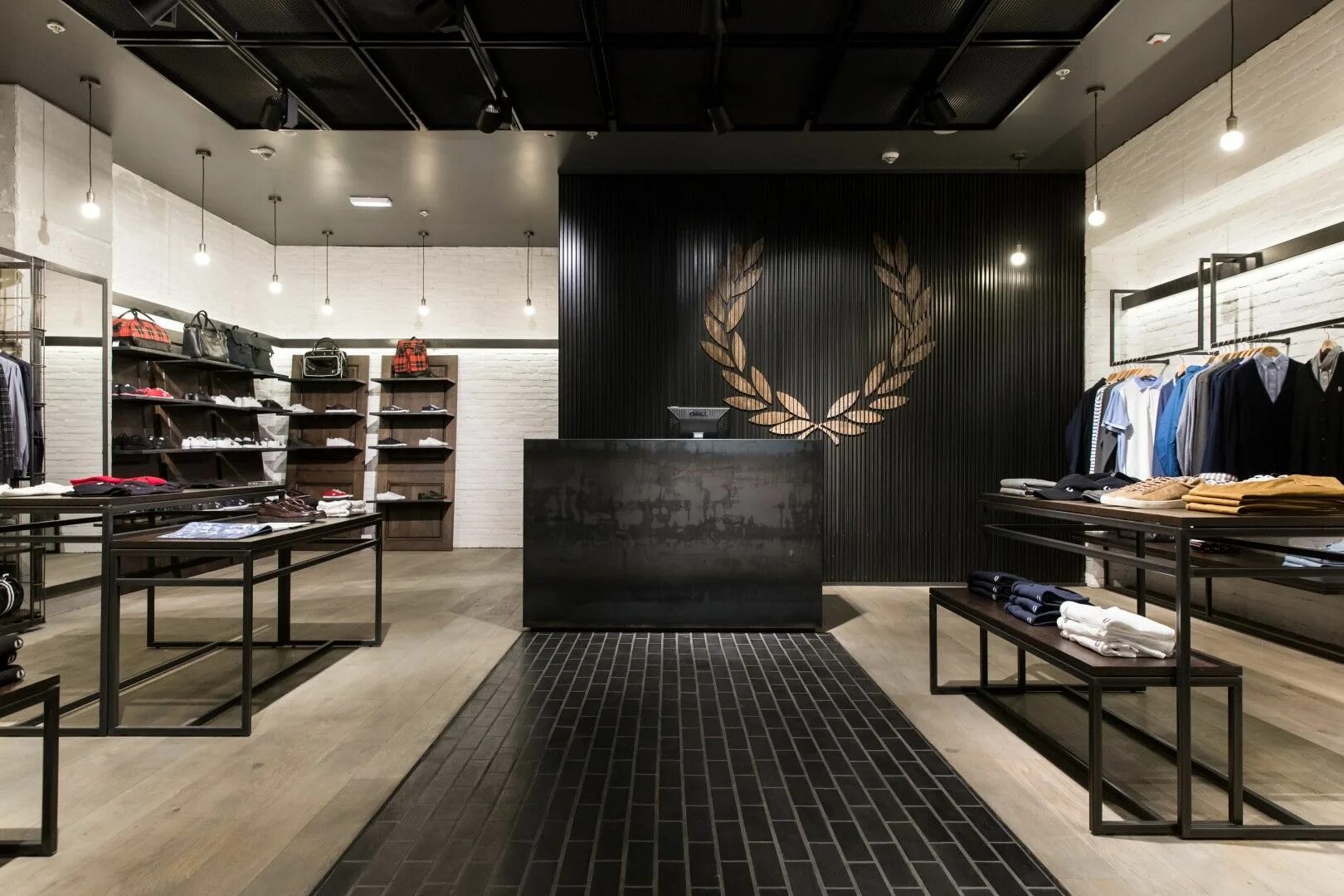 Магазин в стиле лофт Fred Perry Aviapark Moscow 2016 Boutique interior design, Boutique interior, Ret