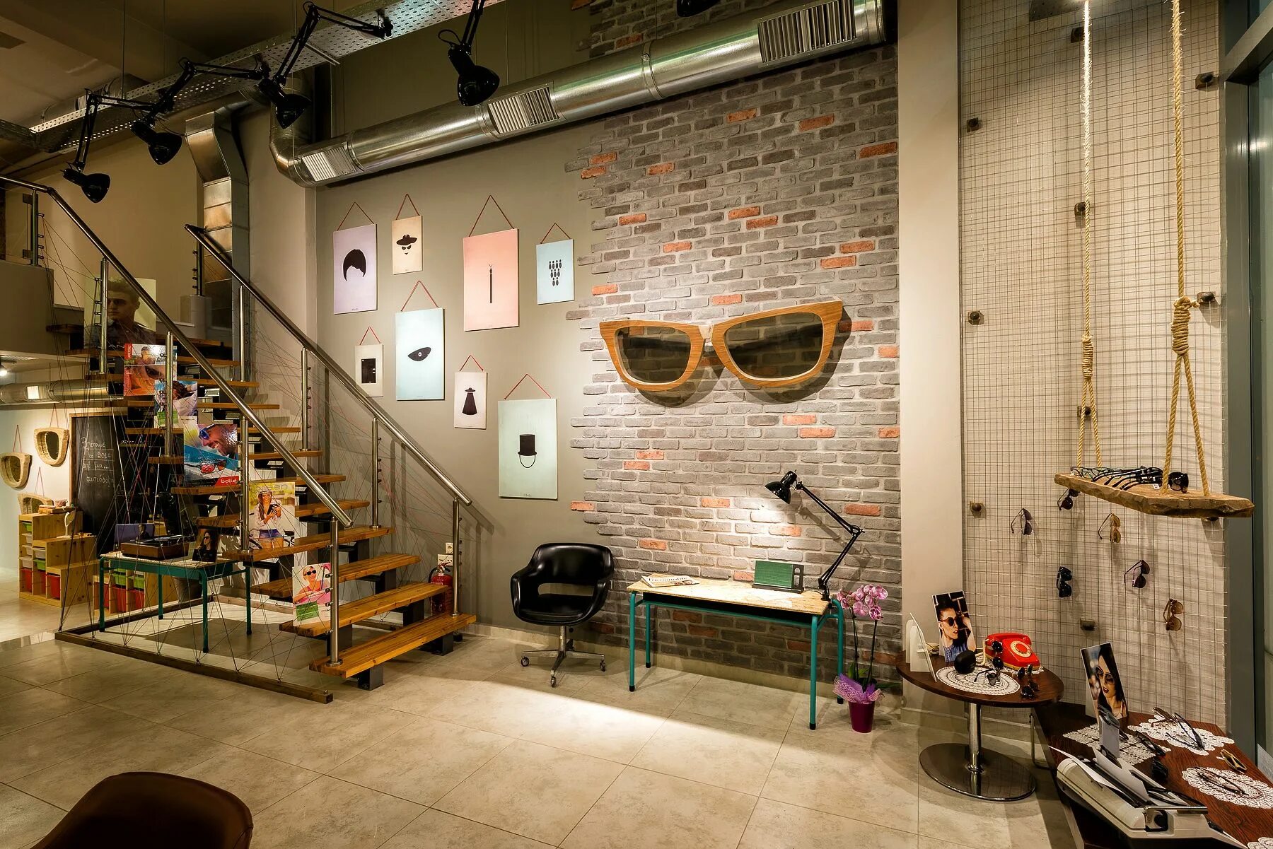 Магазин в стиле лофт интерьера optical store . vasilis arvanitis interior designer Optical shop, Shop house pla