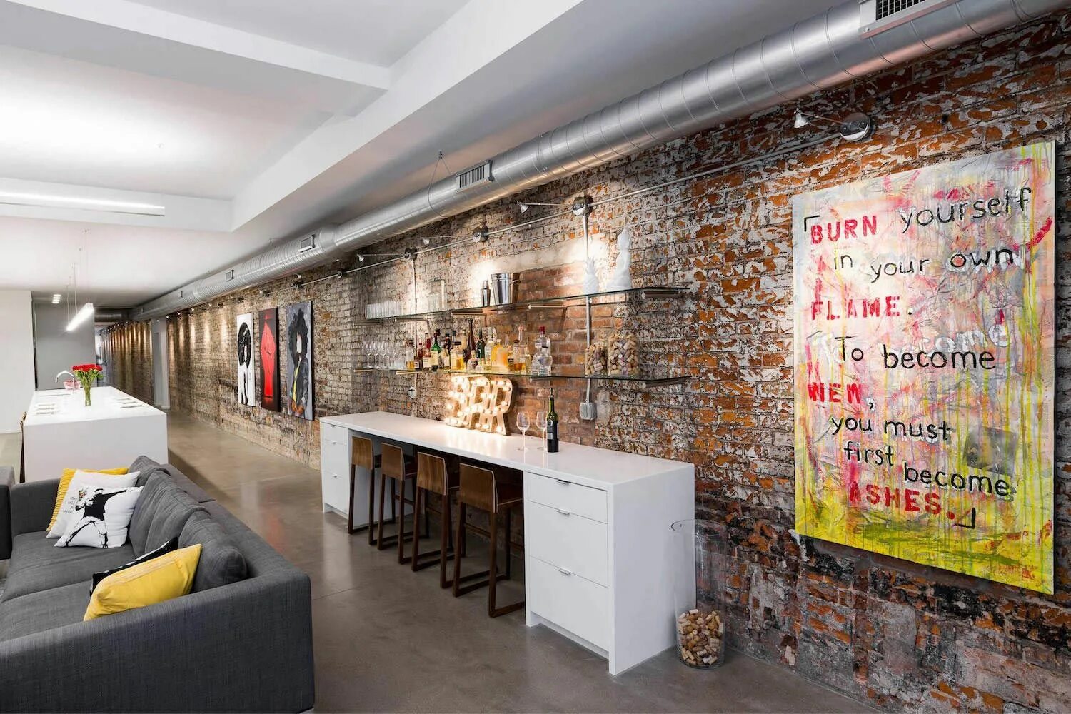 Магазин в стиле лофт интерьера Modern authentic loft-like living environment that expressed an industrial yet r