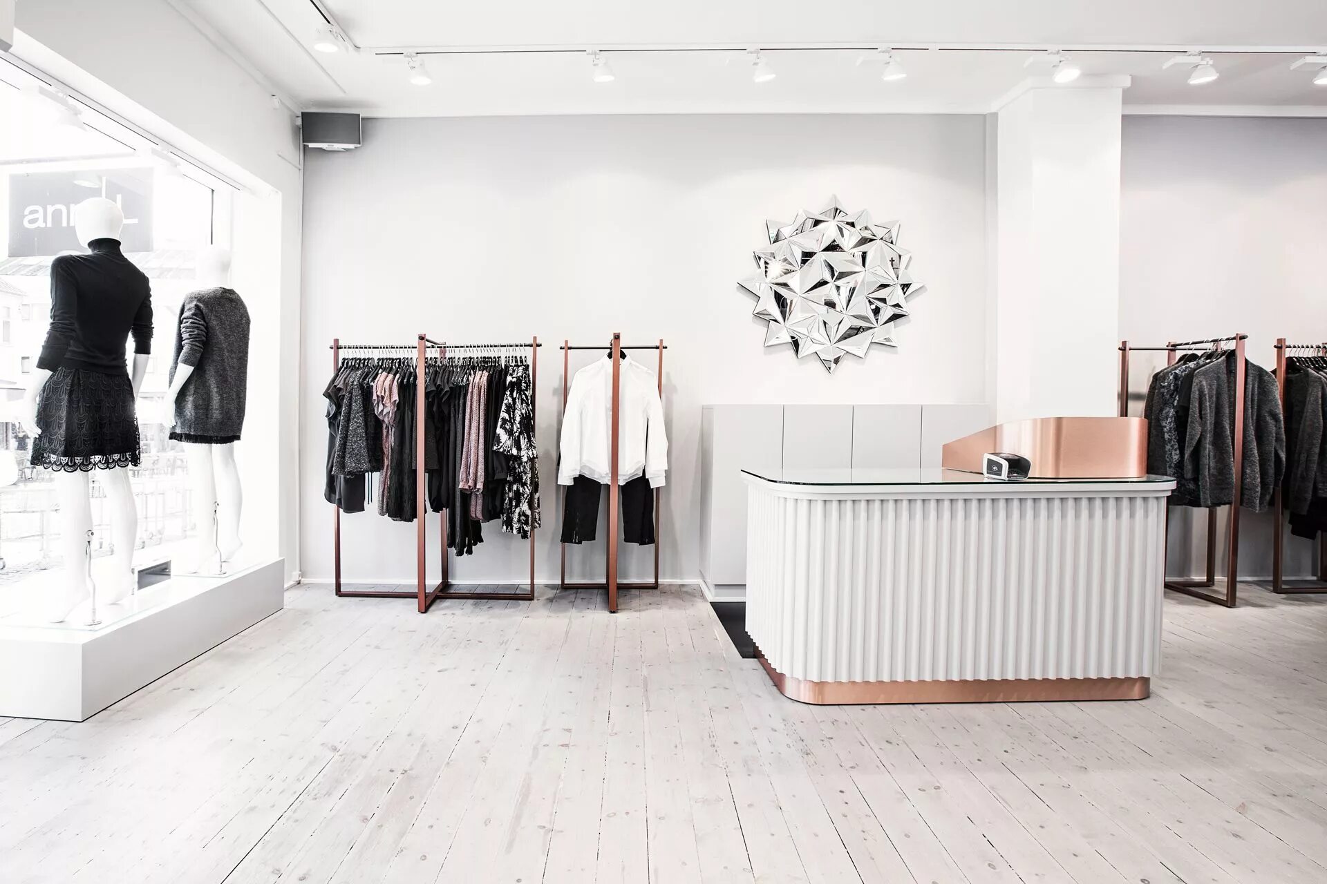 Магазин женской одежды тренд ANN L - SHOP INTERIOR - Helle Flou - Interior Designer Clothing store interior, 