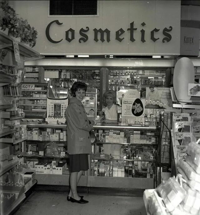 Магазины 70 годов фото Cool Pics That Capture Inside the '60s Stores vintage everyday Cosmétiques et pa