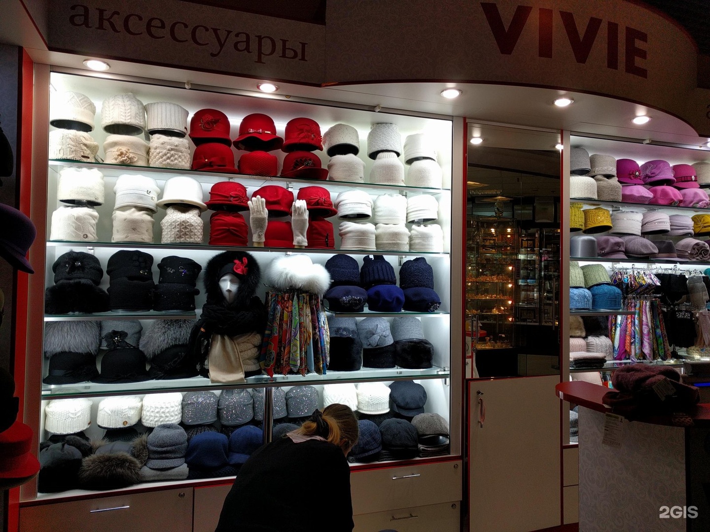 Магазины головных уборов фото VIVIE, сеть магазинов головных уборов и аксессуаров Москва, Таганская, 3 - телеф