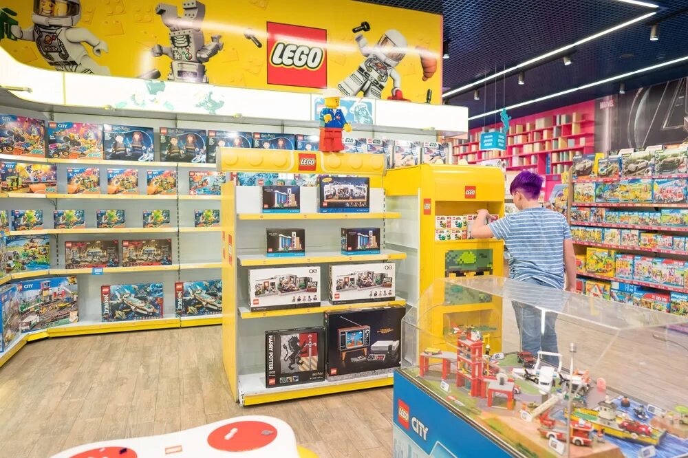 Магазины лего фото LEGO закрыла часть магазинов в России