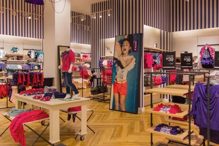 Магазины молодежного стиля Оформление магазина одежды MEXX в Монреале Дизайн магазина, Дизайн, Дизайн интер
