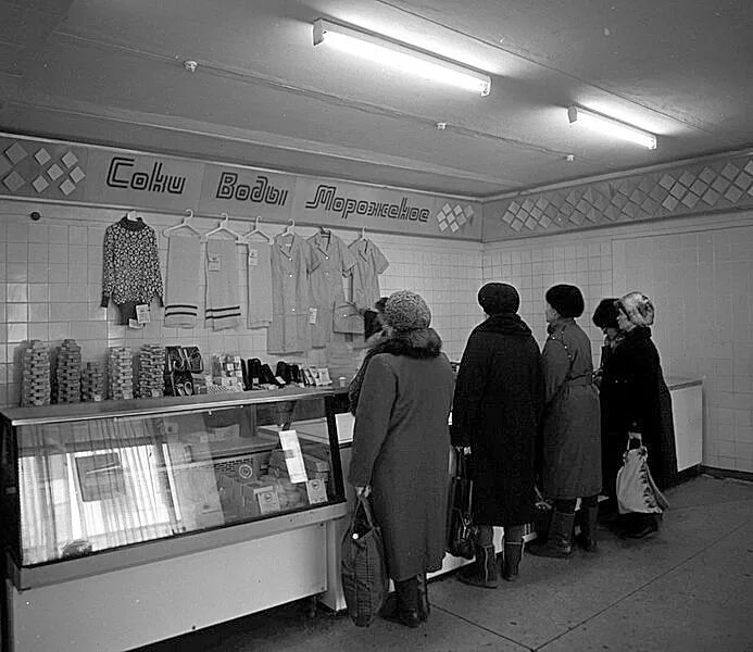 Магазины в 80 годы фото Развал Империи Retail display, Homeware, Brighton