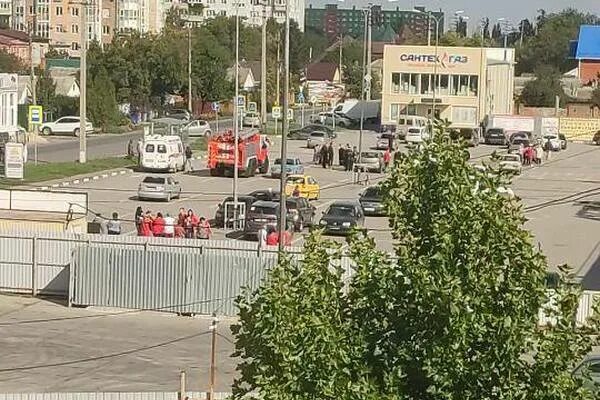 Магнит экстра пер маяковского 77 азов фото В Азове эвакуировали посетителей и персонал гипермаркета "Магнит Экстра" - Приаз