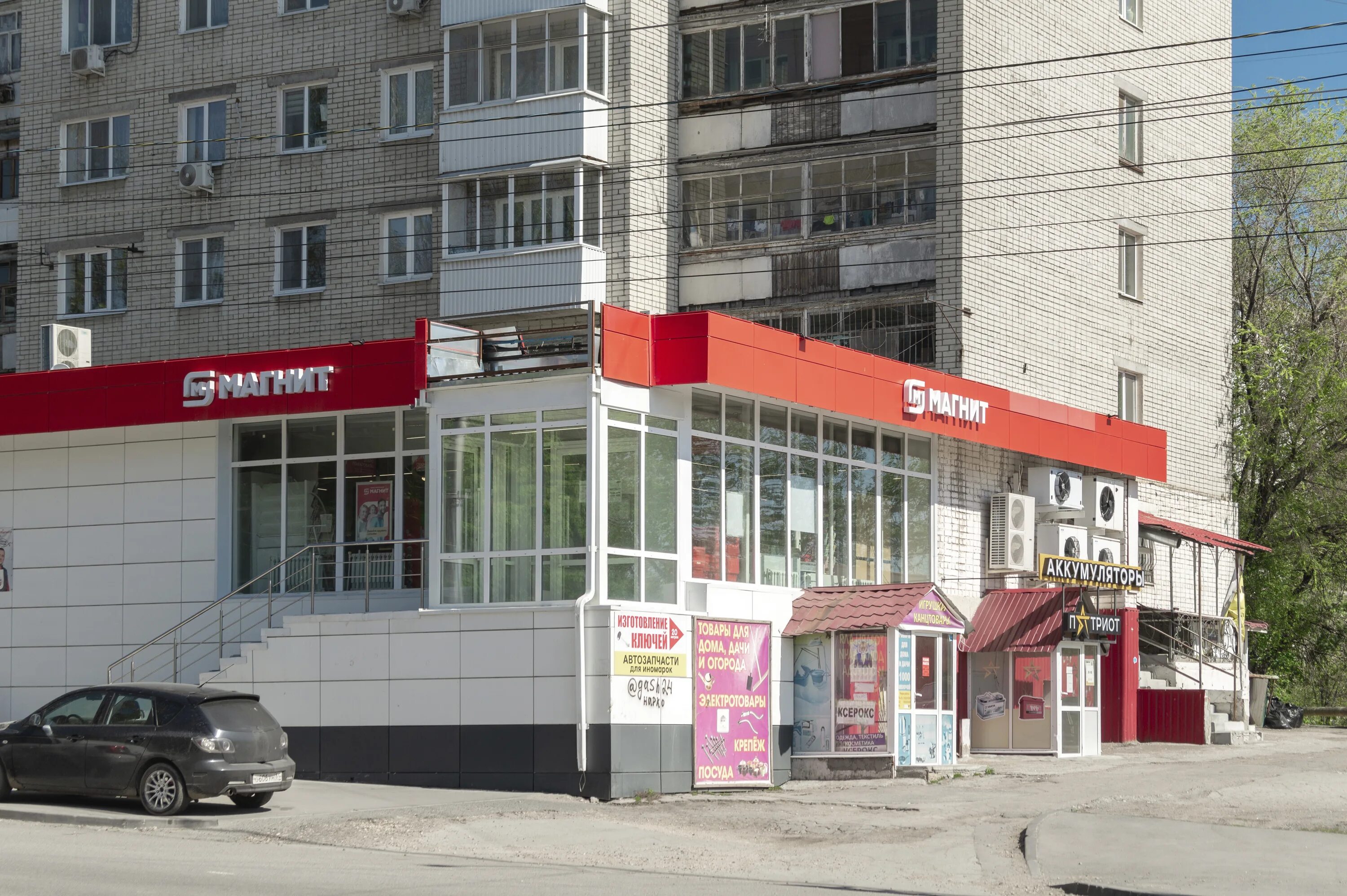 Магнит ул роз 14 микрорайон центральный фото Особенности супермаркета Магнит в Саратове, улица имени В.М. Азина, 19 - Яндекс 