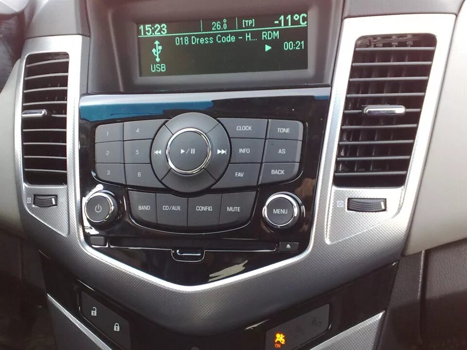 Магнитолы на шевроле круз 2011 фото Установка магнитолы и акустики - Chevrolet Cruze (1G), 1,8 л, 2011 года автозвук