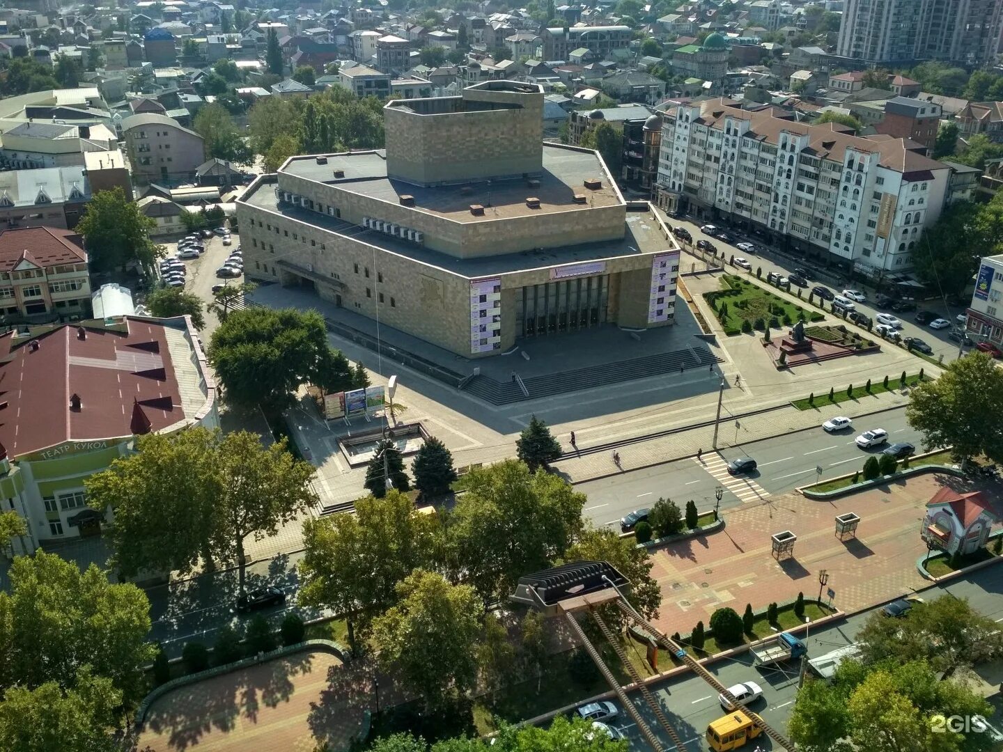 Махачкала фото достопримечательности окрестности Русский драматический театр им. М. Горького, проспект Расула Гамзатова, 38, Маха