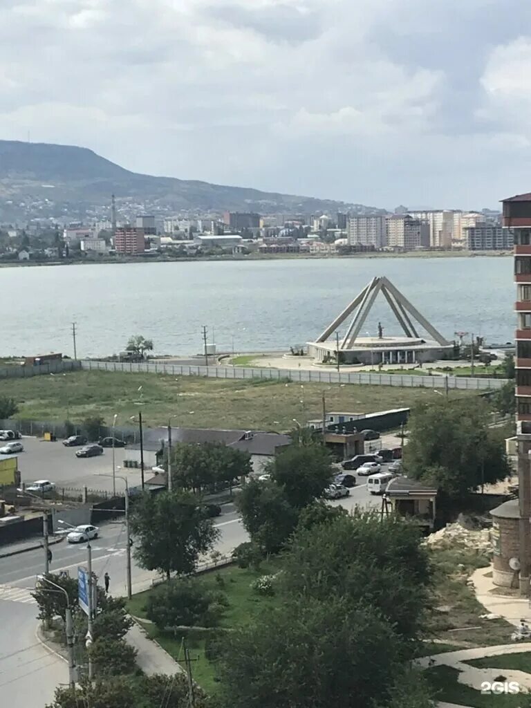 Махачкала фото достопримечательности окрестности Парково-Мемориальный Комплекс Представителям Русской Интеллигенции в Махачкале -