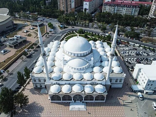 Махачкала фото города 2024 Файл:Makhachkala 01 09 2021 1akdb.jpg - Википедия