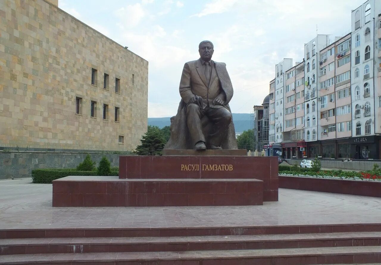 Махачкала фото памятники Памятник Расулу Гамзатову в республике Дагестан - фото, описание на GoRu
