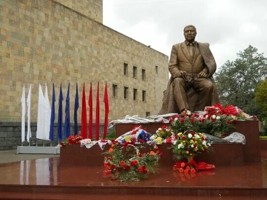 Махачкала фото памятники Panorama: Памятник Расула Гамзатова, genre sculpture, Russia, Makhachkala, Rasul