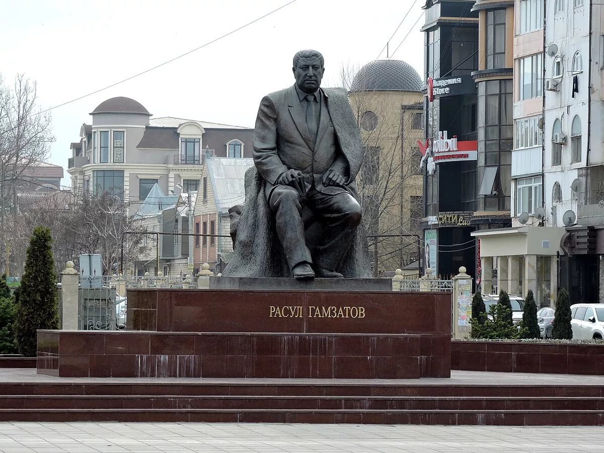 Махачкала фото памятники File:Памятник Р. Гамзатову в Махачкале.jpg - Wikipedia