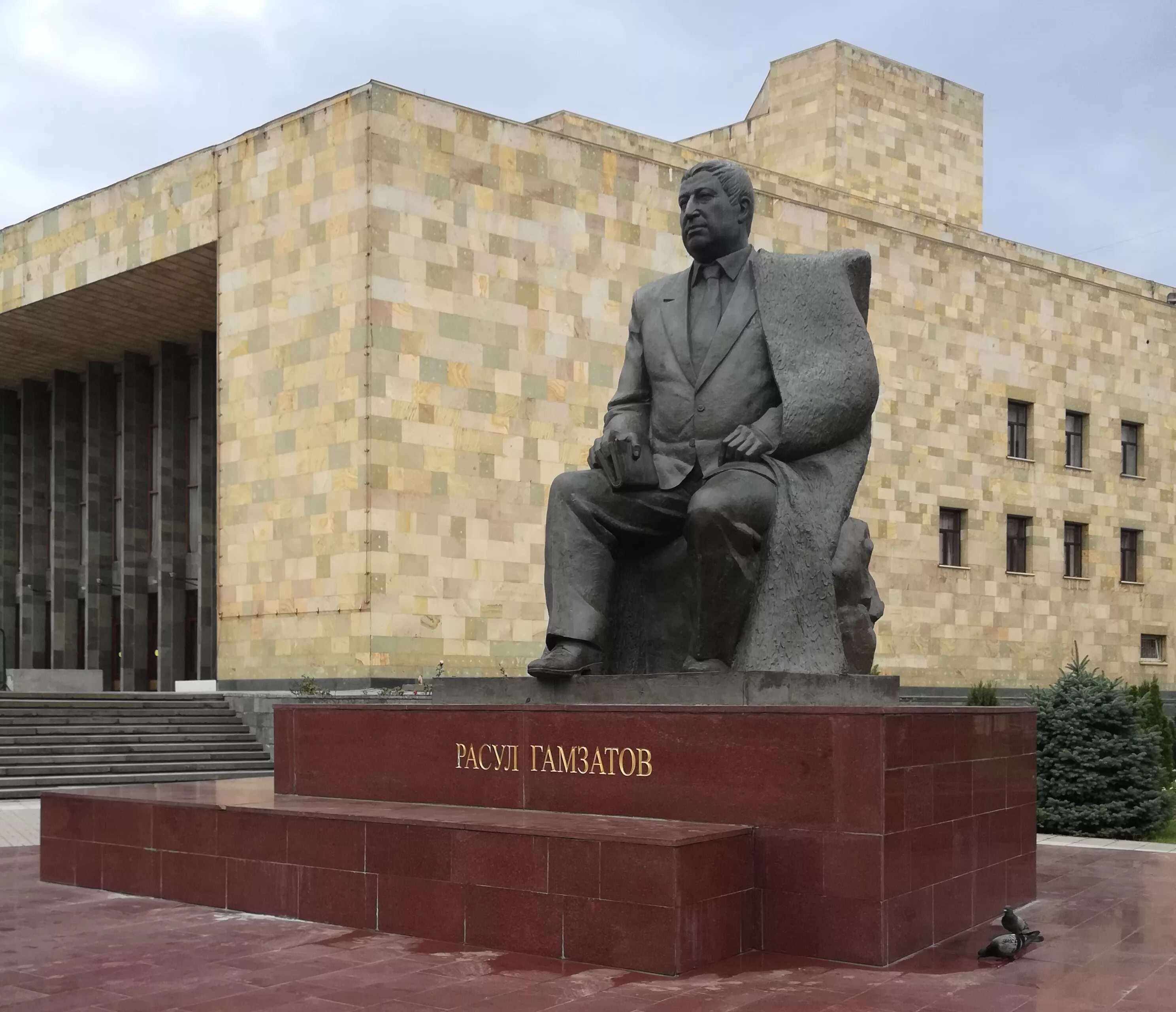 Махачкала фото памятники Файл:Памятник Расулу Гамзатову Махачкала.jpg - Википедия
