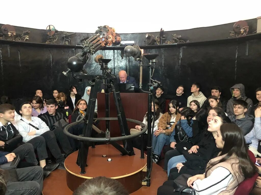 Махачкала планетарий дгу фото Преподаватели кафедры естественнонаучных дисциплин организовали экскурсию в План
