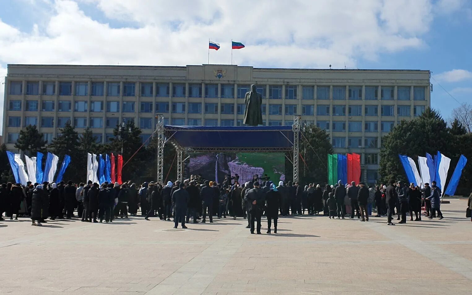 Махачкала сегодня фото В Махачкале Год Фазу Алиевой открыли поэтическим марафоном