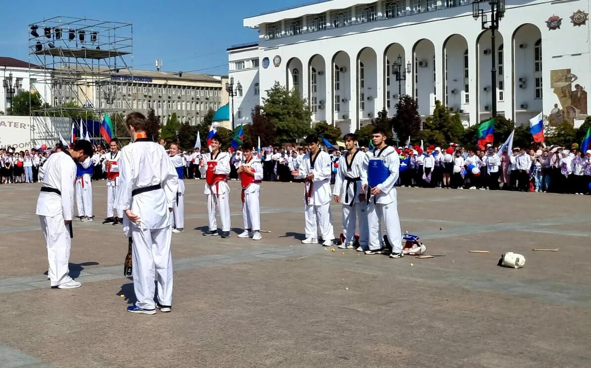 Махачкала сегодня фото 600 школьников Махачкалы вступили в ряды Российского движения школьников