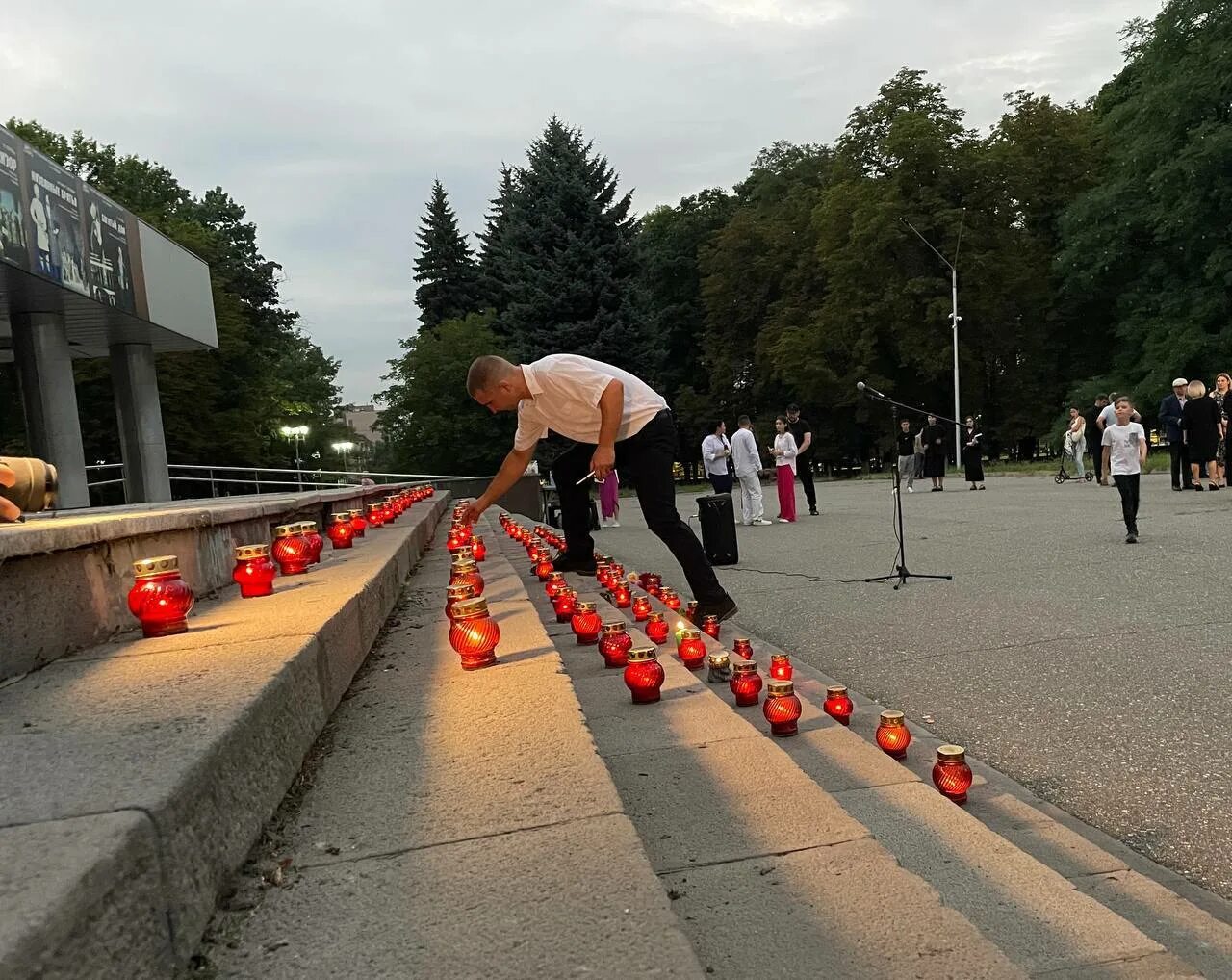 Махачкала скорбим фото Во Владикавказе прошла акция в память о погибших в результате трагедии в Махачка
