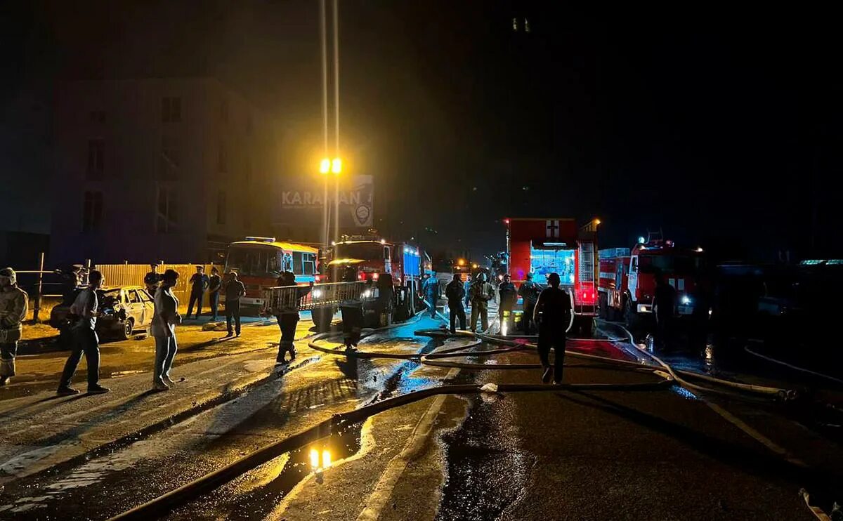Махачкала траур сегодня фото Движение по трассе в районе пожара на АЗС в Махачкале перекрыли - РБК