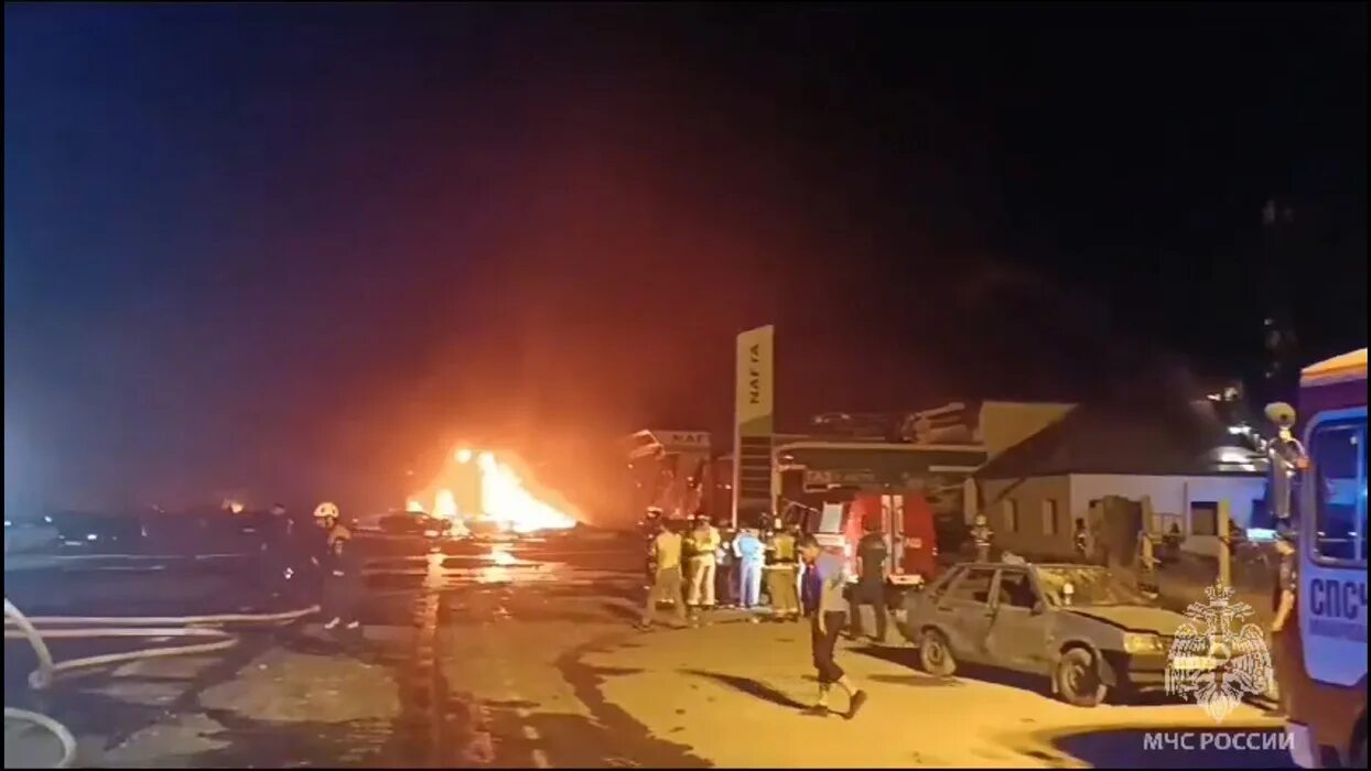 Махачкала траур сегодня фото Кадры последствий взрыва на АЗС в Махачкале: десятки погибших