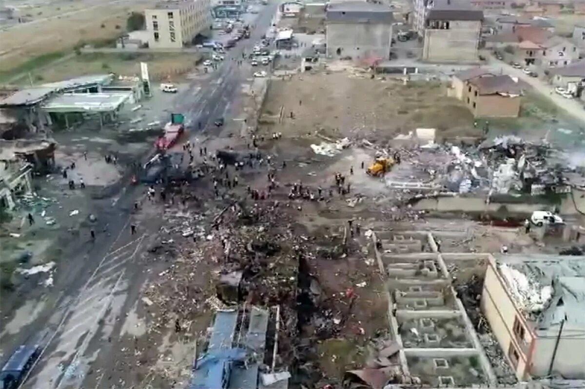 Махачкала траур сегодня фото СК опубликовал видео с места взрыва АЗС в Дагестане Аргументы и Факты