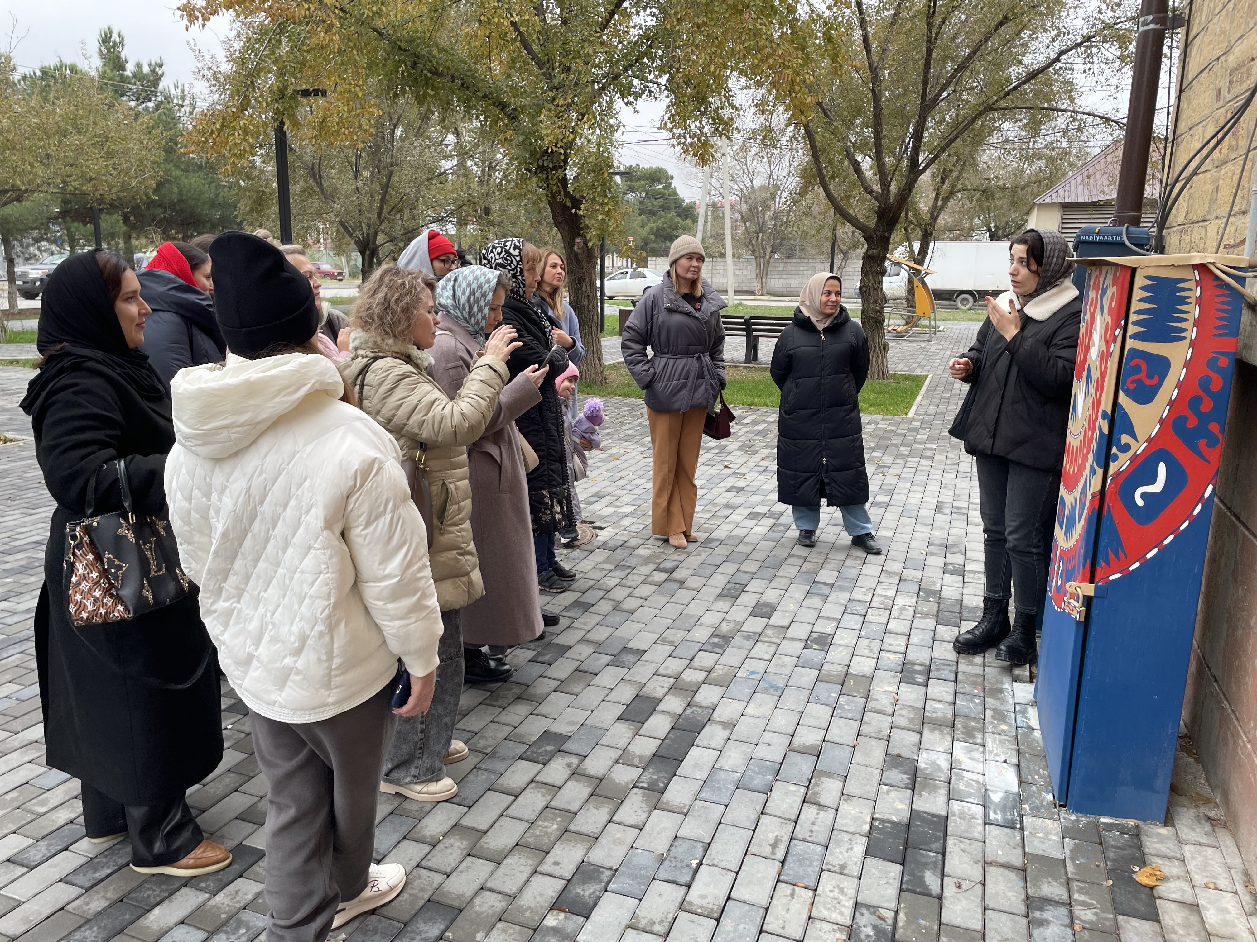 Махачкала траур сегодня фото Экскурсия по арт-объектам "Связь поколений" прошла в Каспийске Информационный по