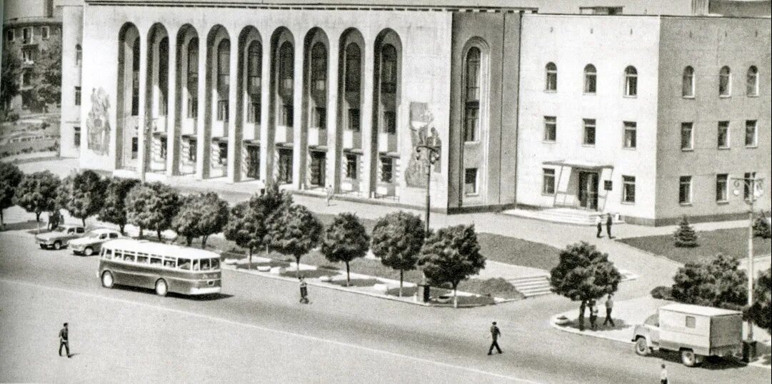 Махачкала в советское время фото Поздравление главы г. Махачкалы Юсупа Умавова с Днем образования Дагестанской АС