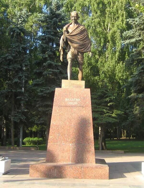 Махатма ганди москва ломоносовский проспект дублер фото Mahatma Gandhi, monument, memorial, Russia, Moscow, Lomonosovsky Avenue - Yandex