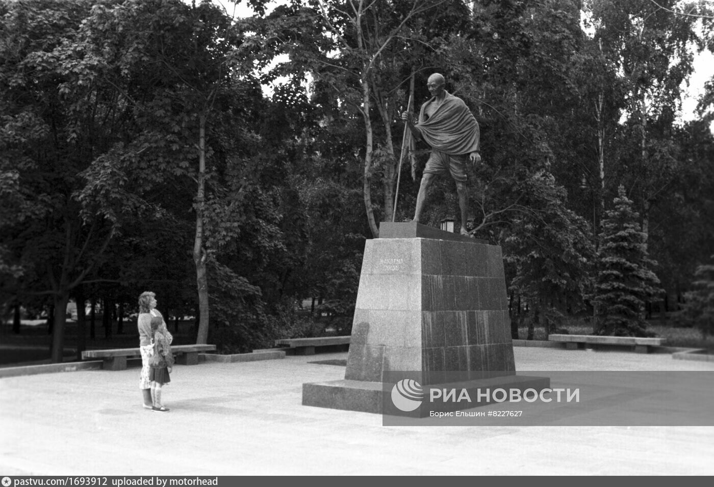 Махатма ганди москва ломоносовский проспект дублер фото Памятник Махатме Ганди - Retro photos