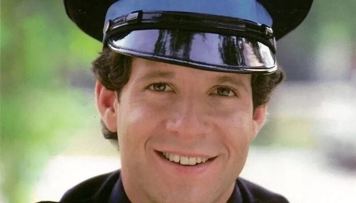 Махони из полицейской академии фото What Happened to Steve Guttenberg - News & Updates - Gazette Review Ispirazione 
