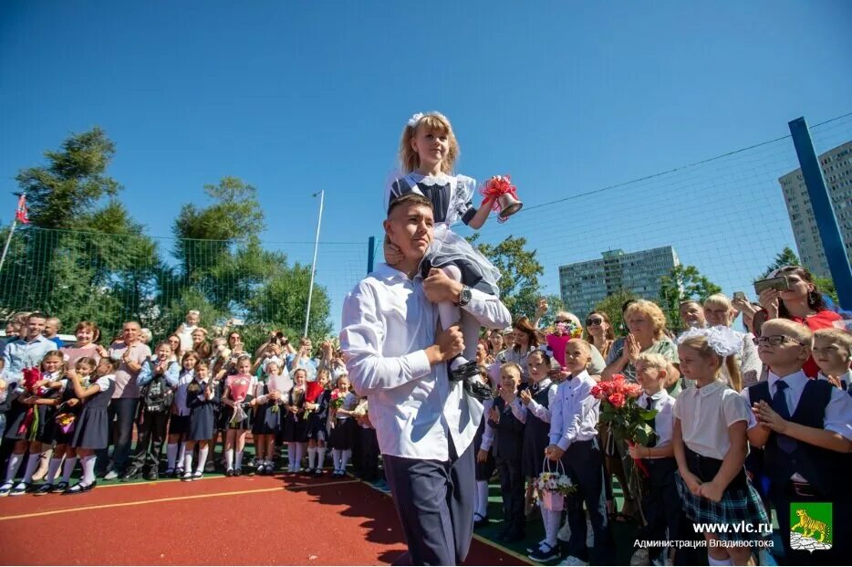 Маи первое сентября 2024 фото Торжественные линейки 1 сентября прошли во всех школах Владивостока VladNews Дзе