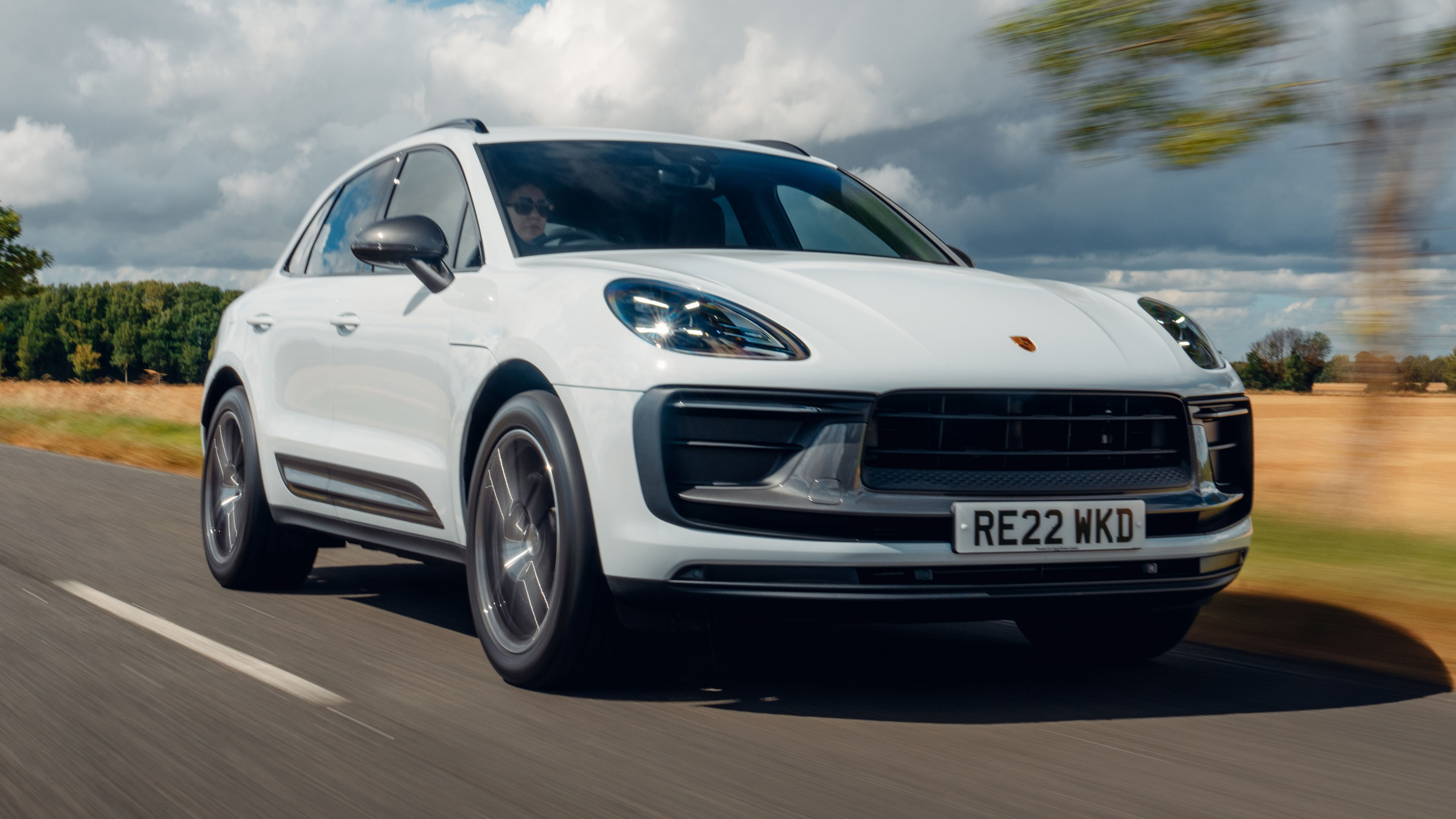 Макан черно белое фото 2024 Porsche Macan: What Can We Expect From Porsche's Top Selling Compact SUV?! 