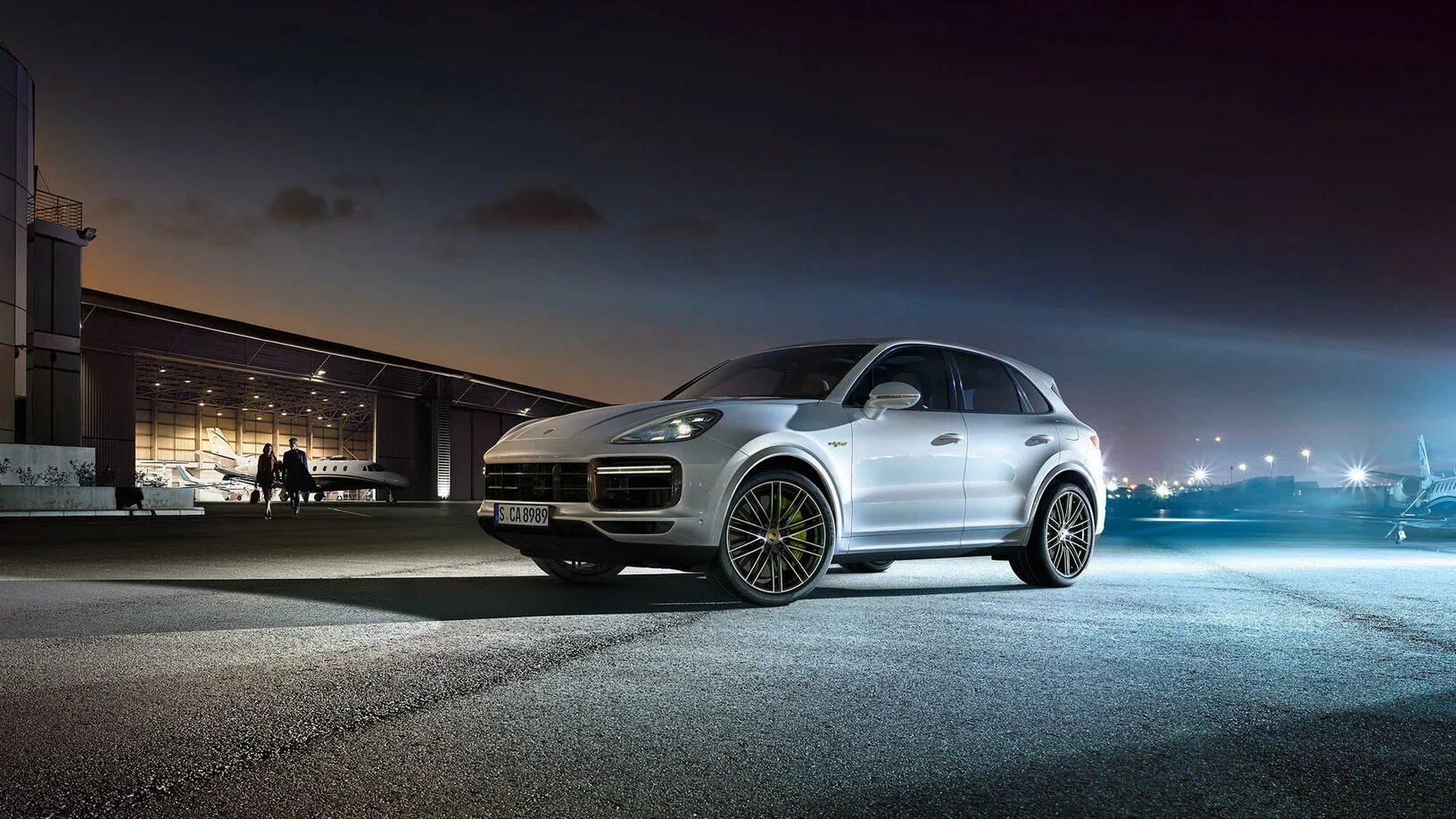 Макан фото на обои PORSCHE CAYENNE TURBO S E-HYBRID STEPHAN ROMER :: Behance