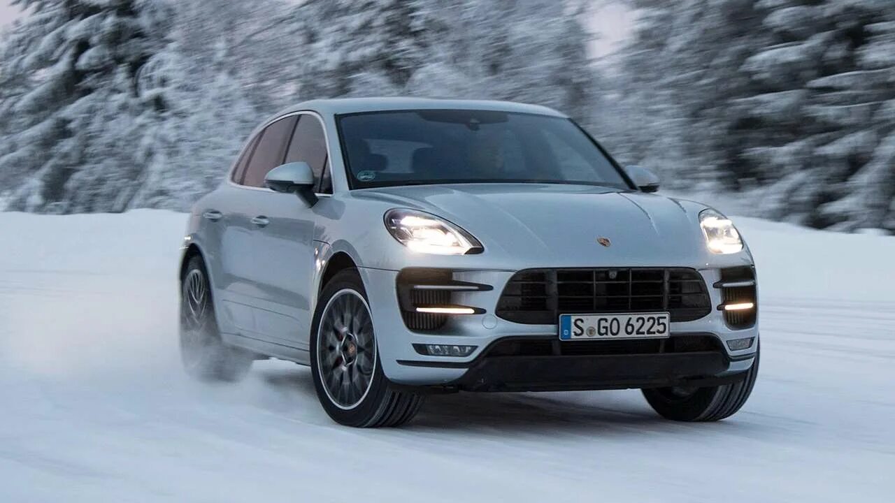 Макан фото у церкви Porsche Macan 3.0 PDK S технические характеристики
