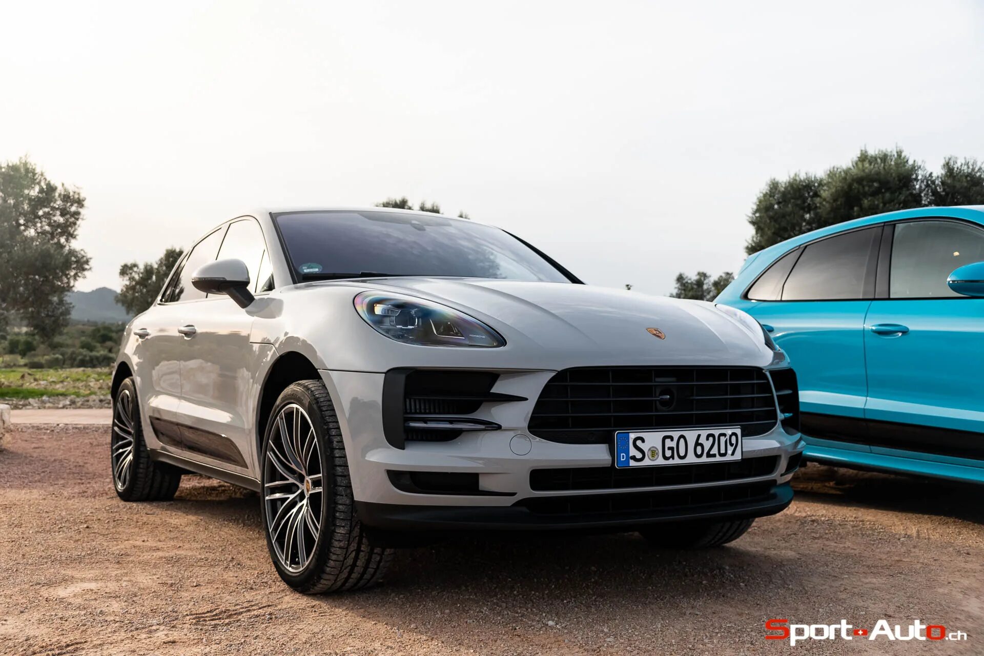 Макан фото у церкви ESSAI PORSCHE MACAN S 2019 - PRIME TIME! - Sport-Auto.ch