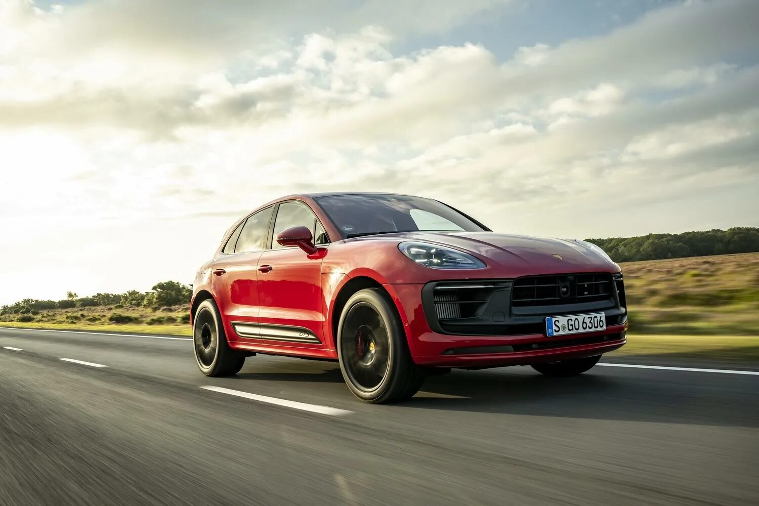 Макан фото в полный рост Porsche Macan GTS (2021) Reviews Complete Car