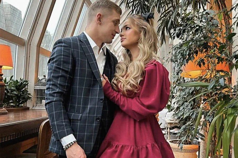 Макан и валя карнавал фото Жених Вали Карнавал заявил, что планирует завести детей в 2023 году - Газета.Ru 