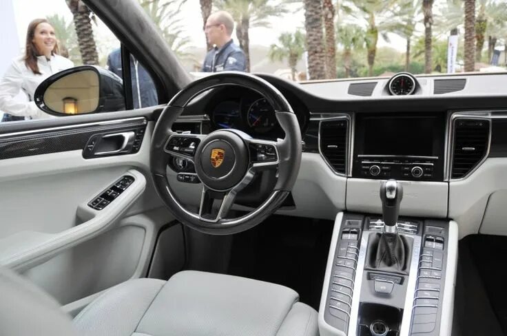 Макан салон фото 2015 Porsche Macan Turbo Is Fast, Athletic and Nimble in 50+ Real-Life Photos Po