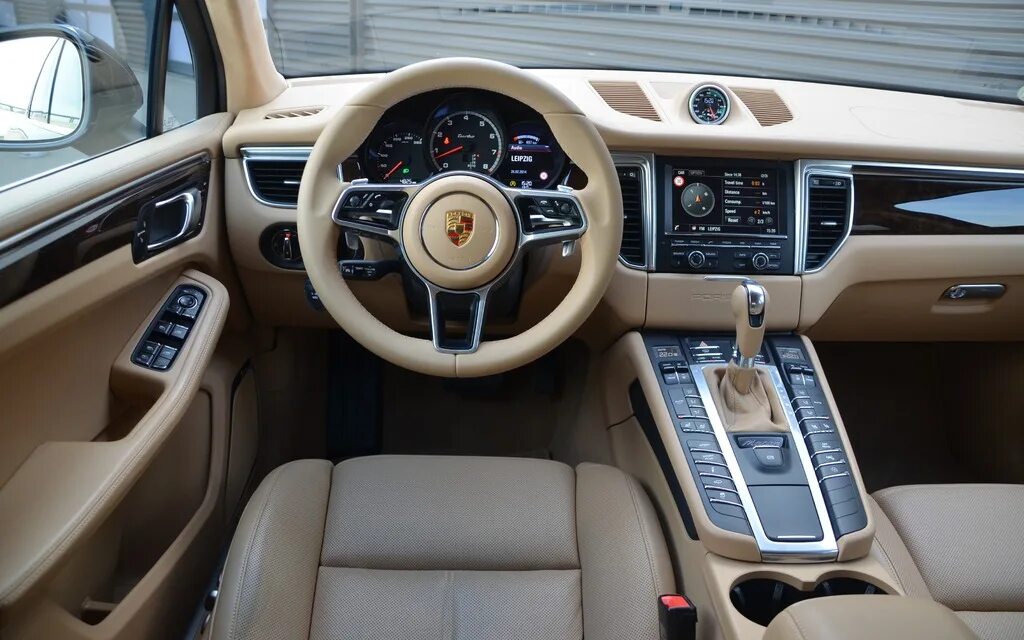 Макан салон фото 2015 Porsche Macan: A Racing SUV! - 3/34