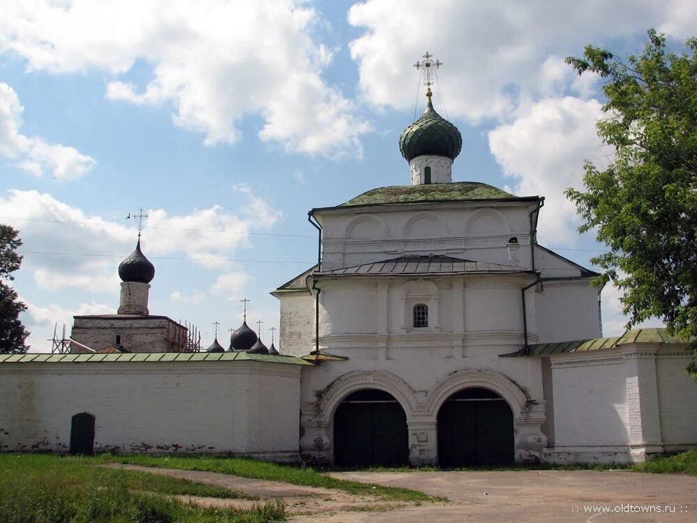 Макарьев монастырь фото начале XVI века Макарьев-Унженский монастырь был небольшим. Было там всего две д