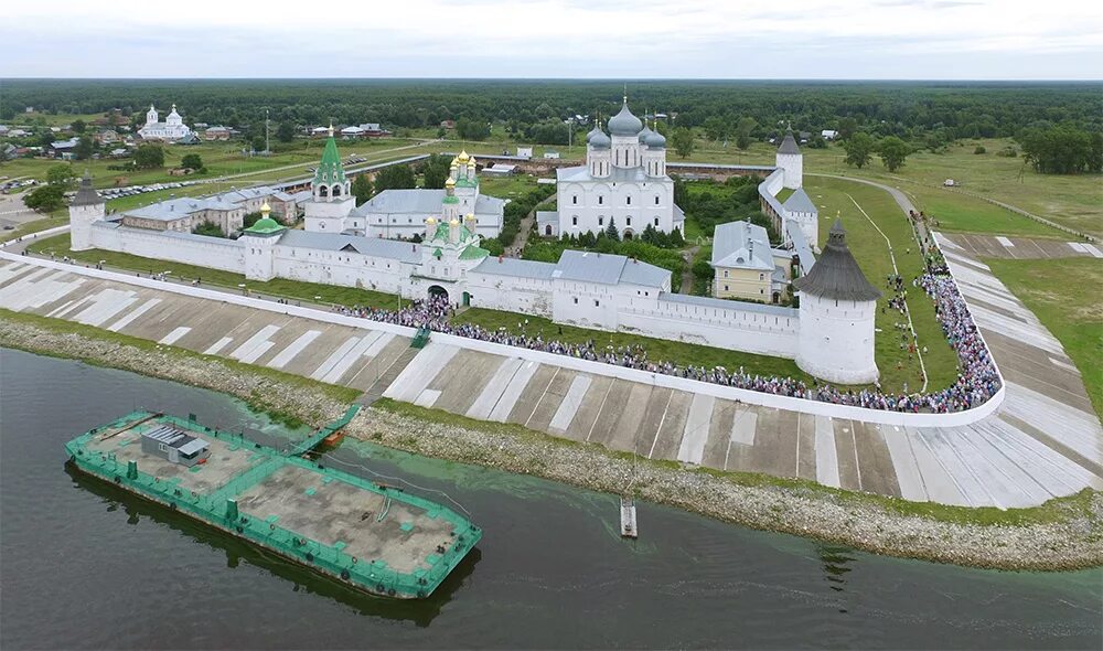 Макарьевский монастырь нижегородская область фото ночью Лысковская епархия " 7 августа 2017 г. в Макарьевском монастыре прошли торжества