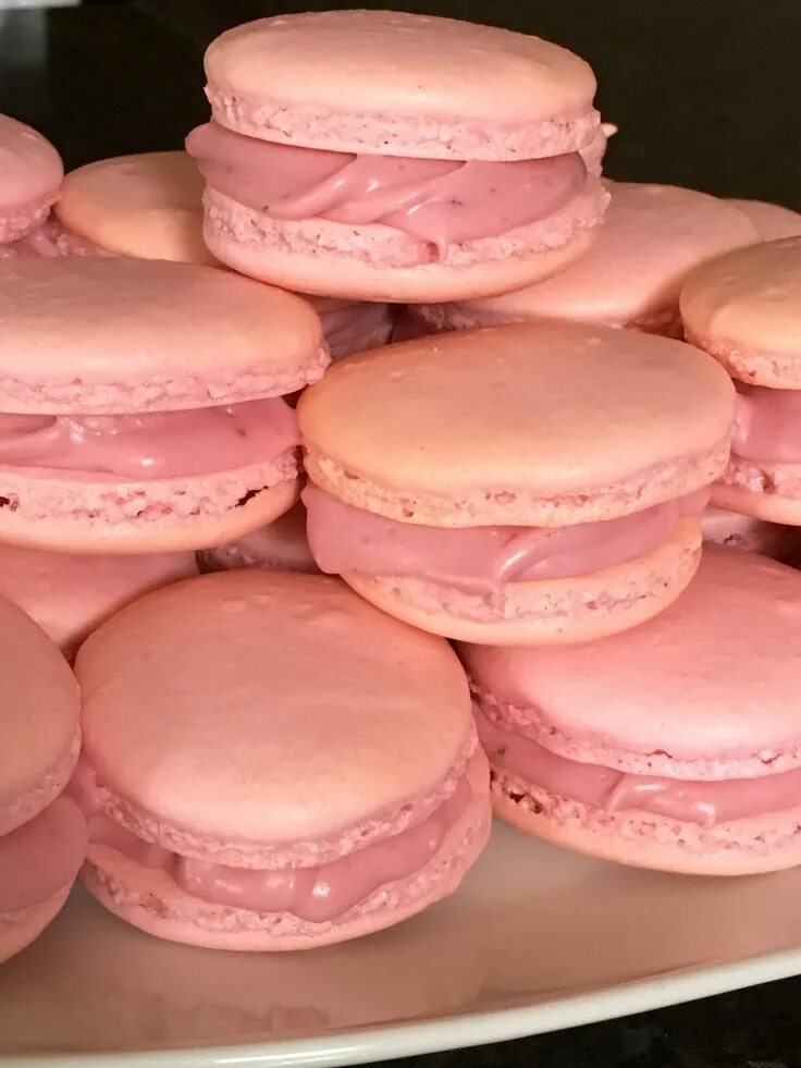 Макарон в домашних условиях рецепт с фото Macaroons with raspberry buttercream Macaroons, Raspberry buttercream, Desserts