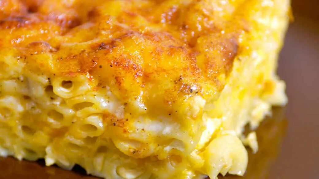 Макаронная запеканка в духовке фото John Legend's Macaroni and Cheese Recipe Recipes, Creamy macaroni and cheese, Co