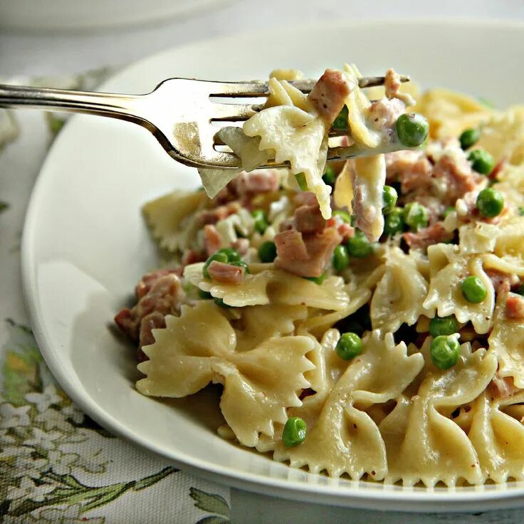 Макаронные блюда с фото Pasta with Ham and Peas- A Dish of Daily Life Recipe Pea recipes, Ham pasta, Cre