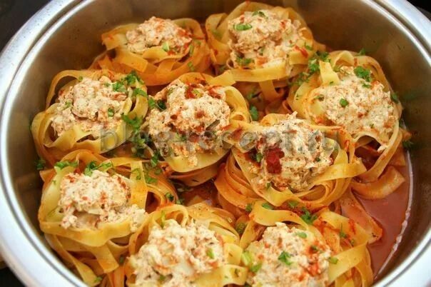 Макаронные гнезда с фаршем фото Гнезда с фаршем на сковороде - рецепт с фото и видео Receita