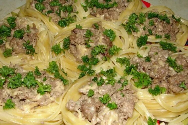Макаронные гнезда с фаршем фото Гнезда с фаршем на сковороде: 8 вкуснейших рецептов