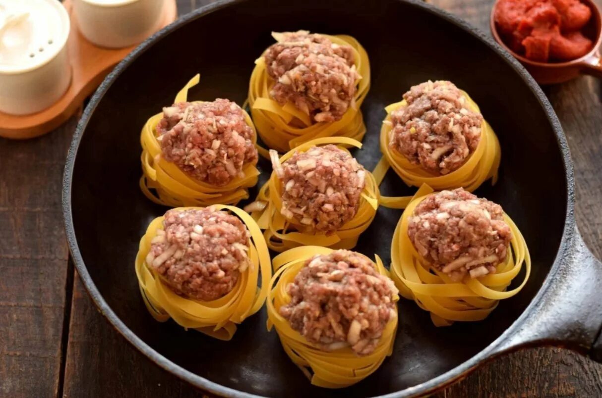 Макаронные гнезда с фаршем фото Картинки КАК СДЕЛАТЬ МАКАРОНЫ С ФАРШЕМ