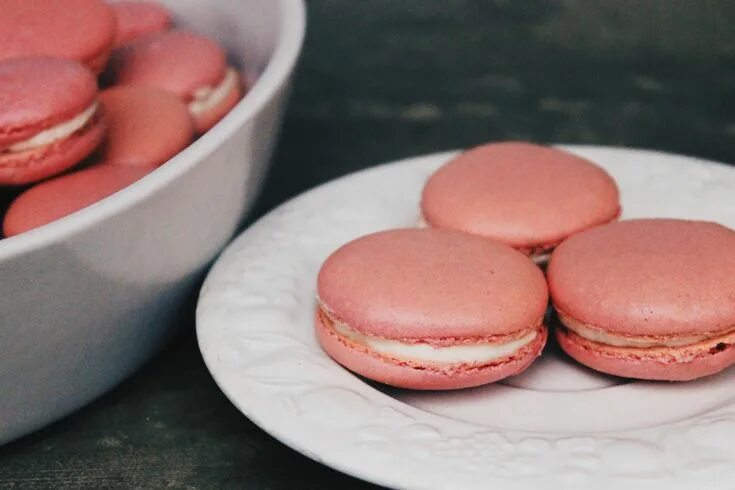 Макаронс рецепт с фото в домашних Macarons de fresa (fácil!) - Cloudlet Recetas de comida, Macarons, Dulces