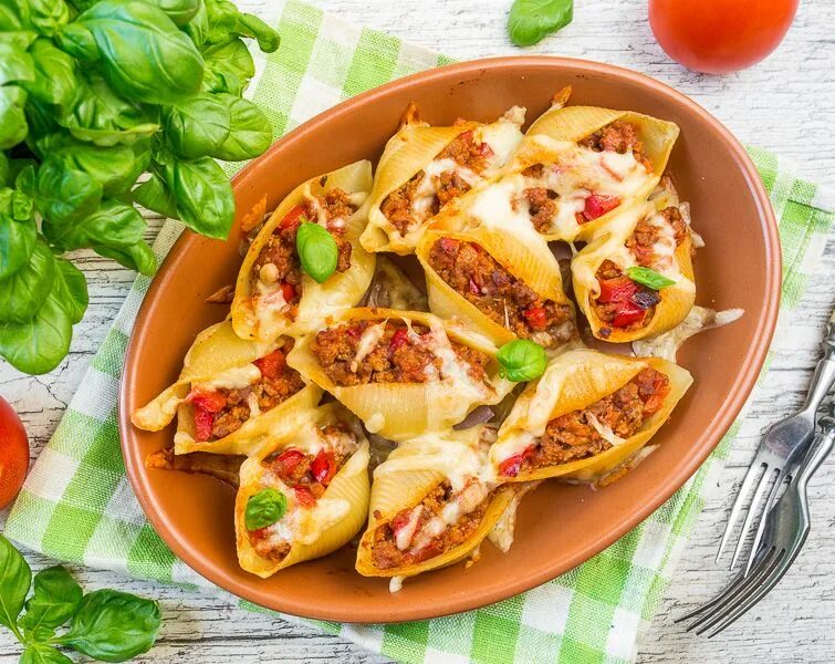 Макароны фаршированные фаршем фото Гигантские ракушки с мясным соусом и сыром Еда, Макаронные блюда, Кулинария